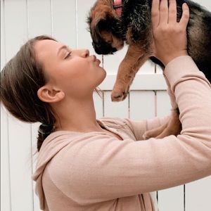 Meet your Posher, Azzie